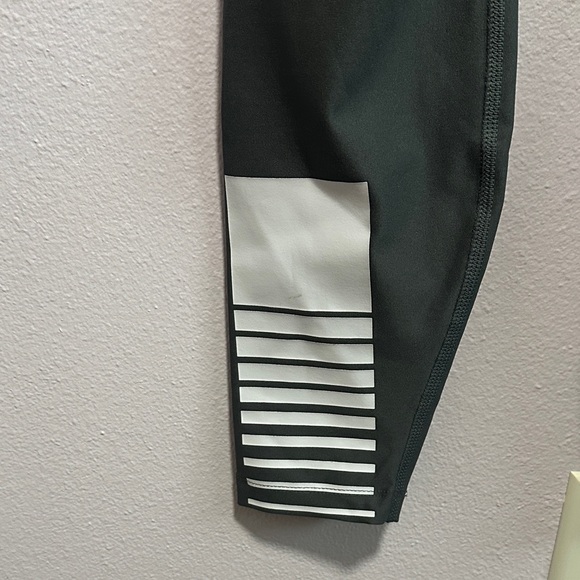 Nike Dri-FIT Dark Gray Leggings with Seahawks Logo - Picture 7 of 8